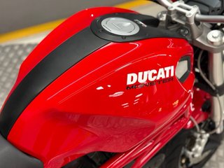 DUCATI MONSTER 696