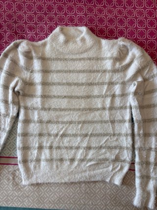 Jersey blanco de rayas doradas