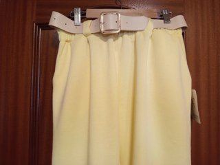 Pantalón nuevo con cinturón