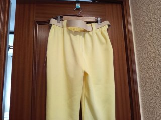 Pantalón nuevo con cinturón