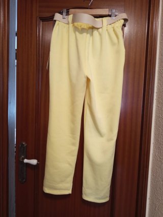Pantalón nuevo con cinturón