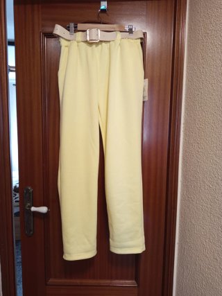 Pantalón nuevo con cinturón
