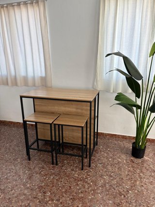Mesa alta + estantería + 2 bancos