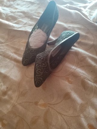 Zapatos de tacón verdes con encaje