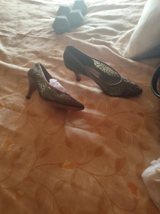 Zapatos de tacón verdes con encaje