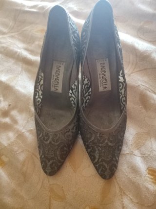 Zapatos de tacón verdes con encaje