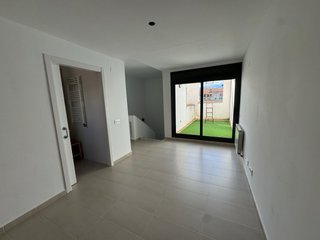Piso/Casa Adosada en alquiler 4 hab. garaje, pisci
