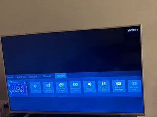 Televisión LED Smart TV Plata y Negro