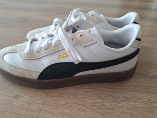 Zapatillas Puma Blancas y Beige