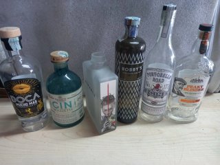 Bottiglie vuote di Gin miste