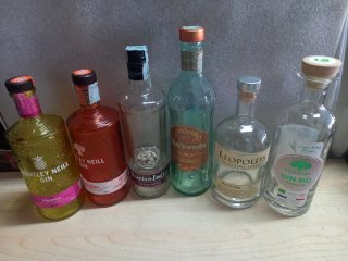 Bottiglie vuote di Gin miste