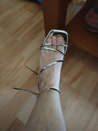 Sandalias doradas mujer