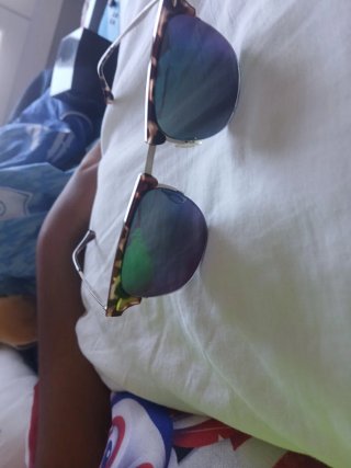 Gafas de sol marrones y multicolor