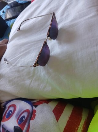Gafas de sol marrones y multicolor