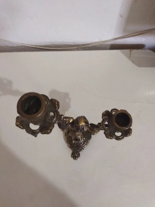 Precioso candelabro de bronce