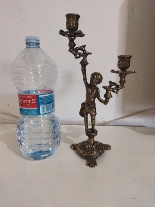 Precioso candelabro de bronce