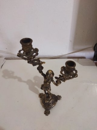 Precioso candelabro de bronce