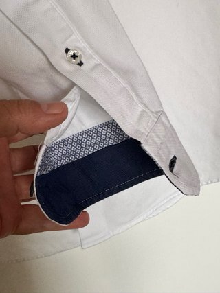 Camisa Zara Man Blanca con detalles en azul marino