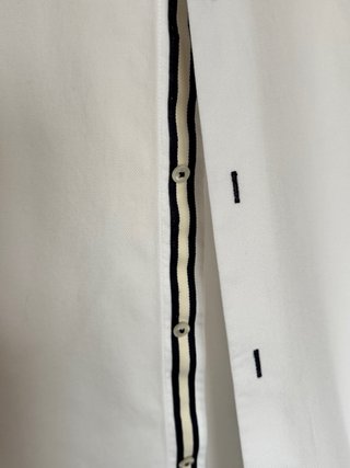 Camisa Zara Man Blanca con detalles en azul marino