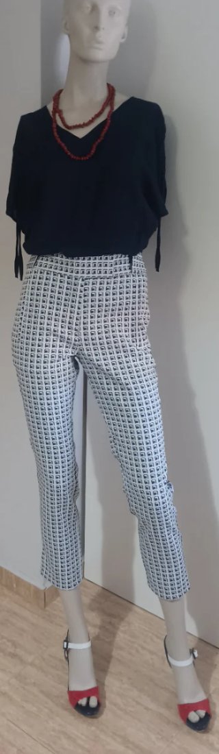 Pantalón estampado blanco y azul