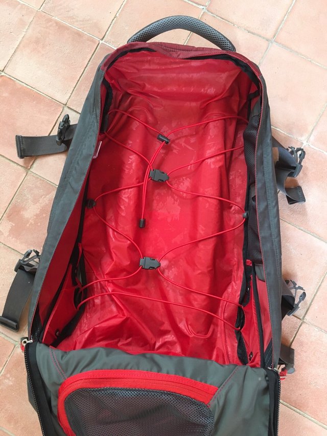Maleta robusta The North Face amb rodes