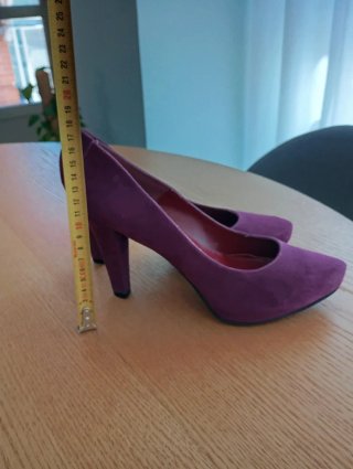Zapatos de tacón morados con plataforma