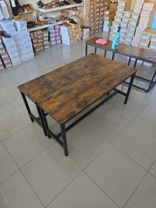 Bancos de madera y metal
