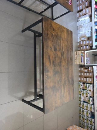 Bancos de madera y metal