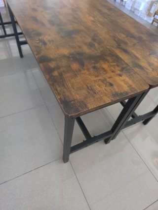 Bancos de madera y metal