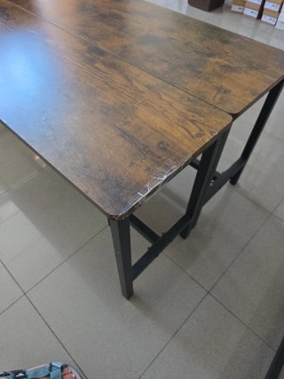 Bancos de madera y metal