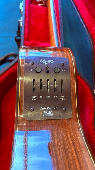 Guitarra Ramírez con MIDI y previo RMC
