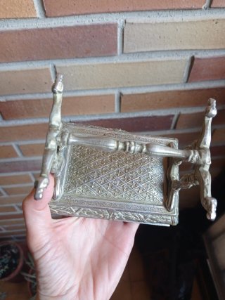 Joyero antiguo plateado con detalles