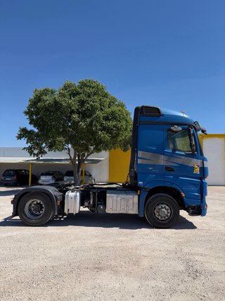 Mercedes-Benz Arocs 1880 had 4x4  2016