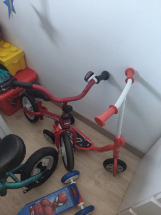 Patinete 2 en 2 bici sequilibrio y patín Spiderman