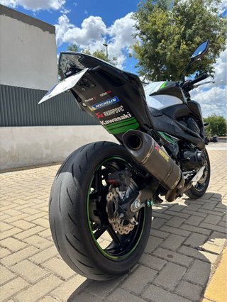 Kawasaki Z800 Performance Negra/Verde/Blanca