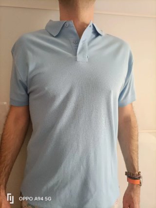Polo celeste para hombre