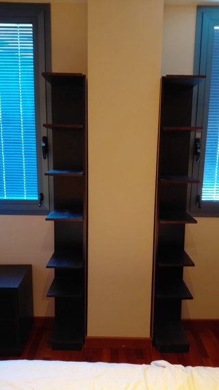 2 Estanterías Negras Estrechas Ikea