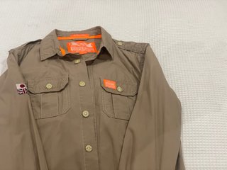 Varias prendas de diferentes marcas camisa,polos..