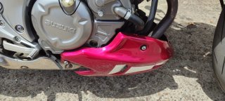 Suzuki Gladius 650 Naked Rosa y Blanca