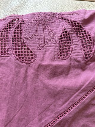 Camiseta Cortefiel rosa con detalles