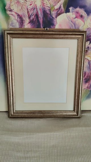 Marco de madera dorado con paspartú 35x40
