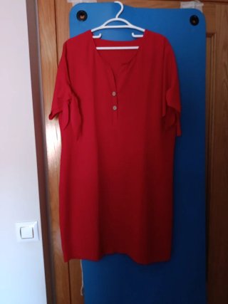 Vestido rojo con detalle en mangas, tela fresquita