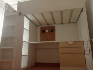 Litera con escritorio blanco y madera