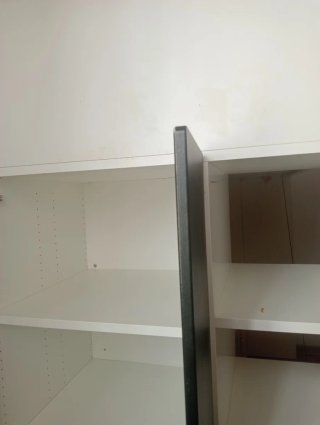Litera con escritorio blanco y madera