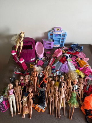 Lote de Muñecas Barbie y Accesorios