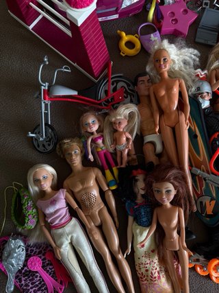 Lote de Muñecas Barbie y Accesorios