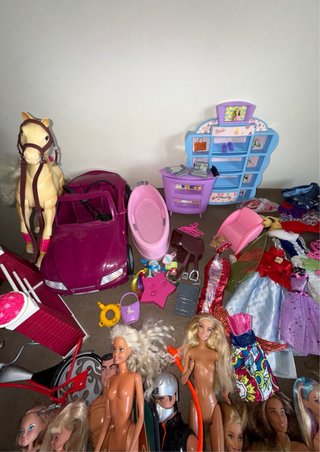 Lote de Muñecas Barbie y Accesorios