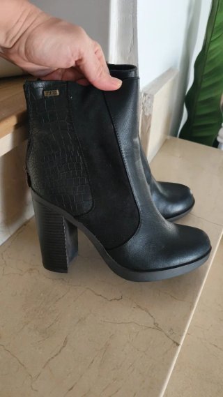 Botines Mustang Negros Tacón