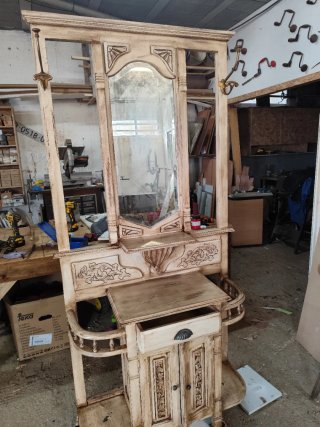 Mueble de entrada vintage con espejo