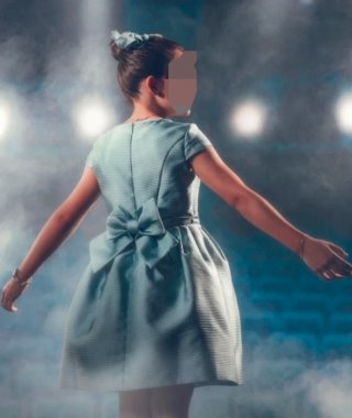 Vestido niña seda azul petróleo con tocado pelo